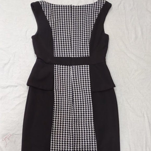 NEW YORK AND CO BLACK AND WHITE HOUNDSTOOTH WAIST BAND PAPLUM SLEEVELESS SIZE 2 - Picture 2 of 13
